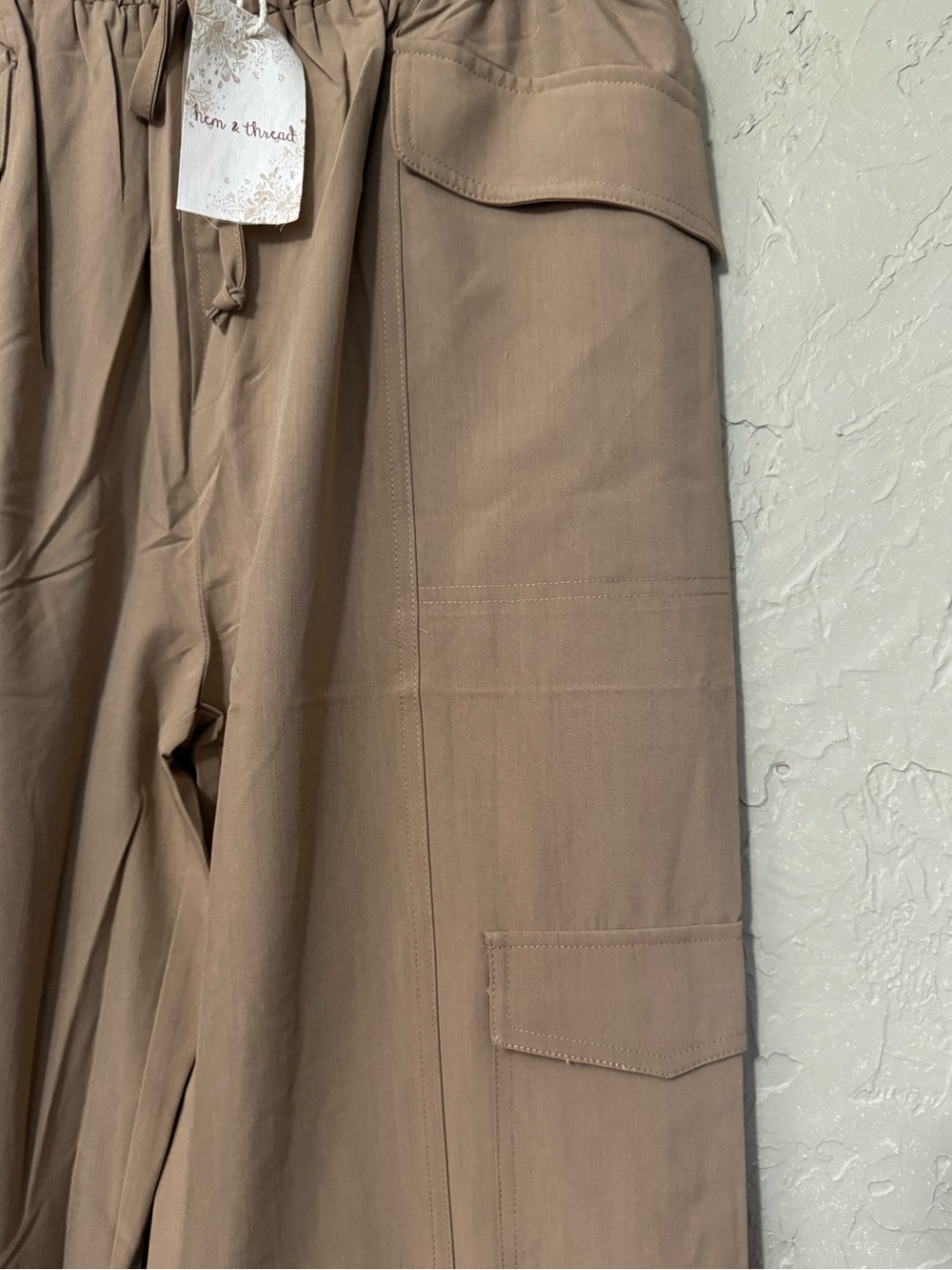 Hem & Thread Wide Leg Cargo Pants NWT Size Large - Picture 5 of 5
